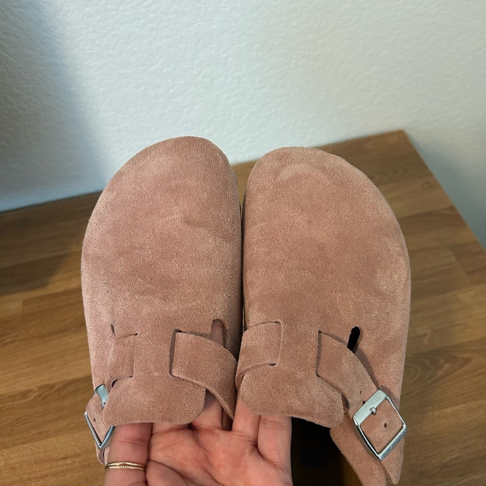 Suede Pale Pink clogs with silver Buckle